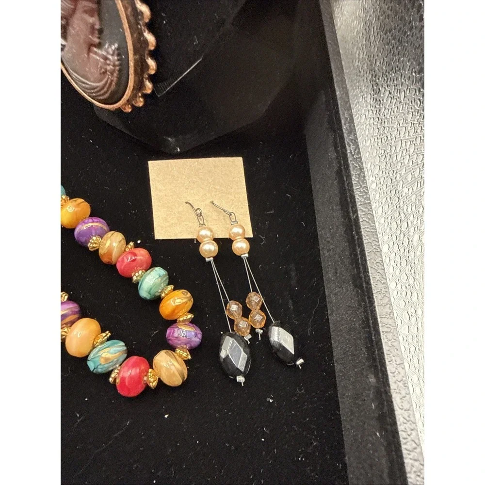 Vintage Lot of 15 Necklaces, Bracelets,‎ Earrings, Brooches